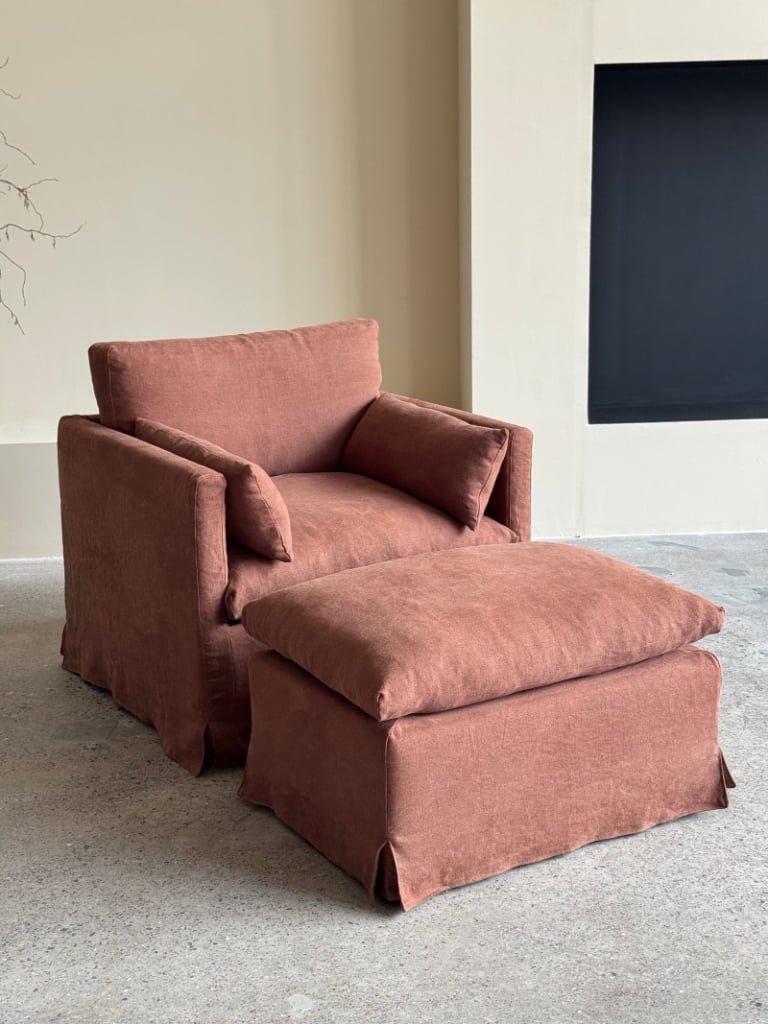 Furniture upholstered with 9140-06